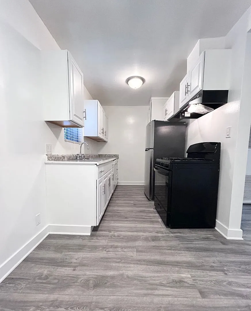 1220 S Manhattan Place — Photo 3