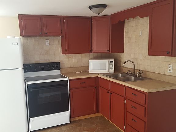 Kitchen w/appliances