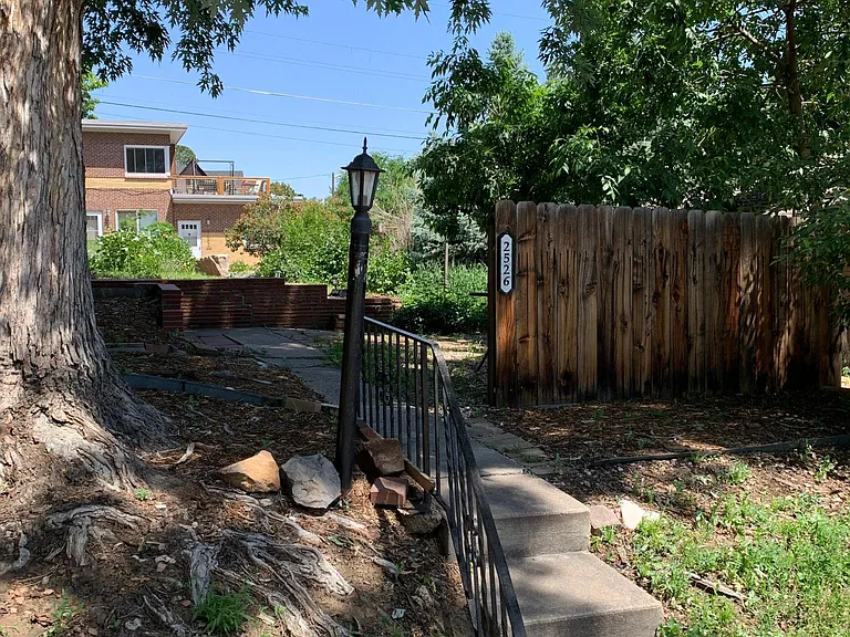 2526 N Oak St — Photo 3
