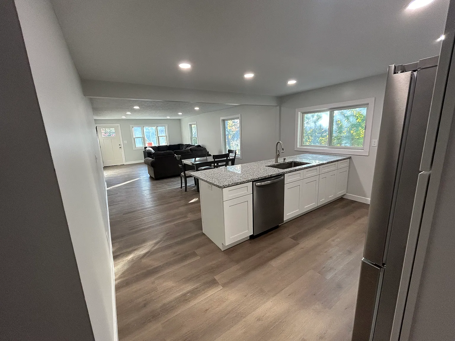 5 bed, 1900 sqft, $6,500 — Photo 4