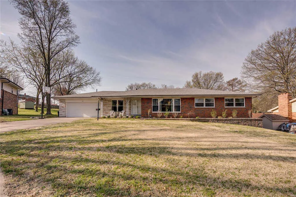 624 Guernsey Cir photo 1