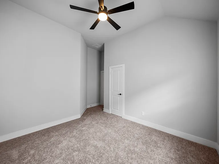 925 Baybrook Ln — Photo 13