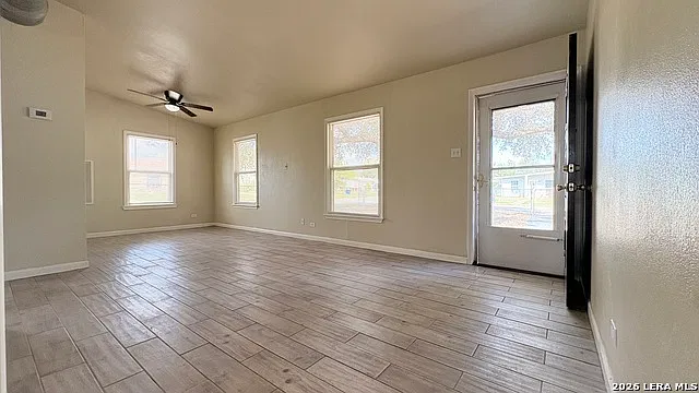 3 bed, 1.0 bath, 1018 sqft, $1,400 — Photo 3