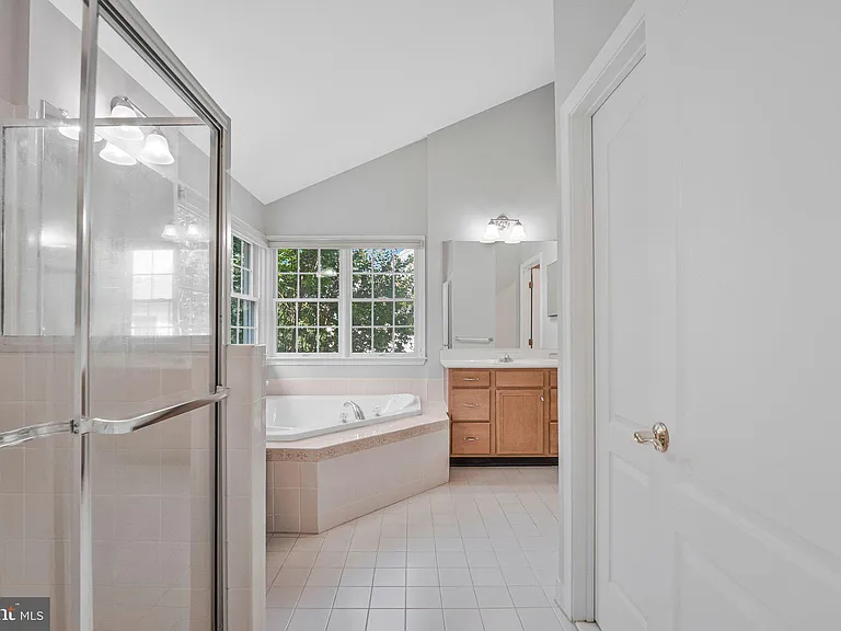 5834 Seven Pines Ct — Photo 27