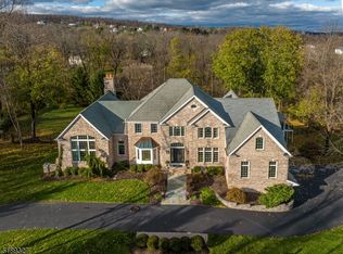 5 Knollwood Rd, Ringoes, NJ 08551