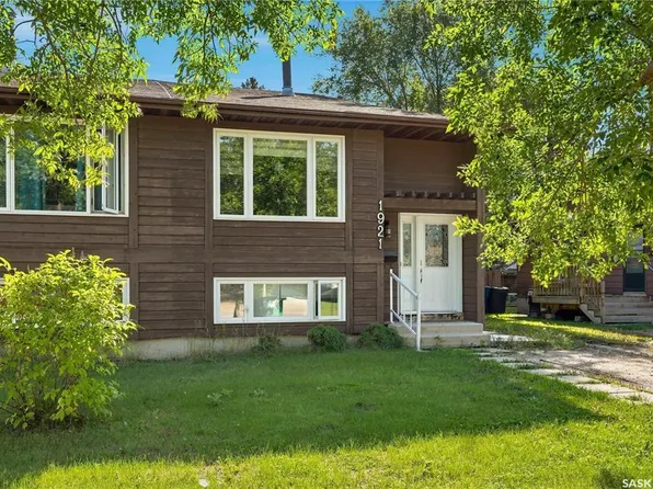 1921 McKercher Dr, Saskatoon, SK S7J 3W1