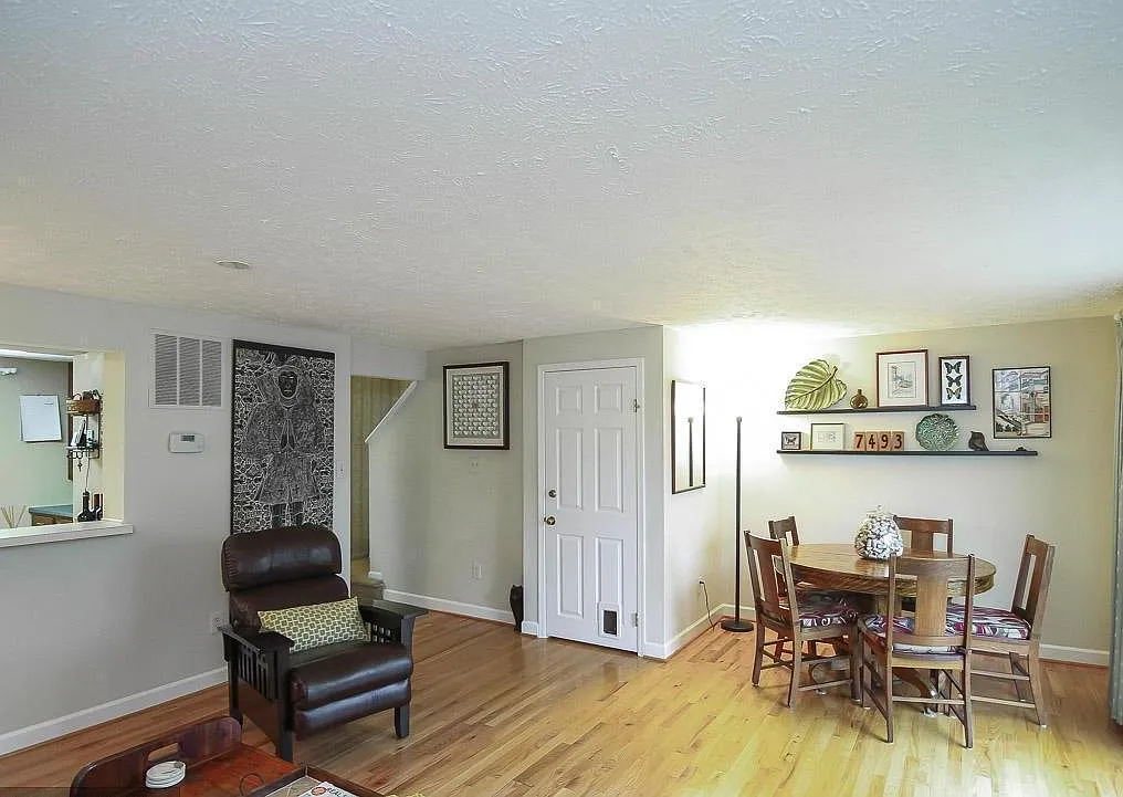 3 bed, 2.5 bath, 1749 sqft, $2,600 — Photo 4