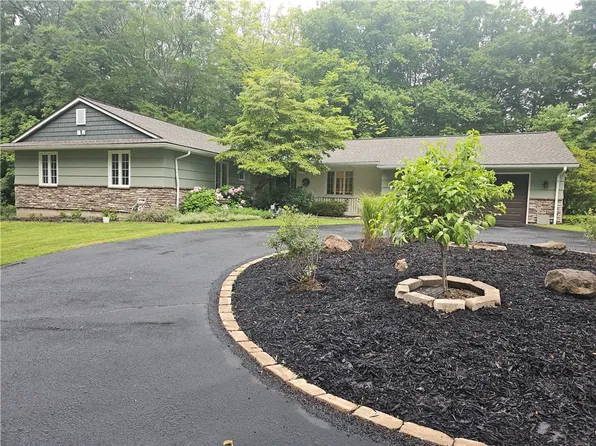 39 Canyon Trl, Rochester, NY 14625