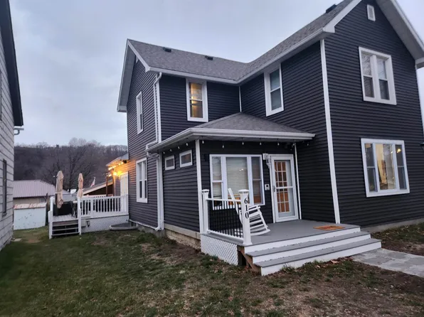 610 S 2nd St, Guttenberg, IA 52052