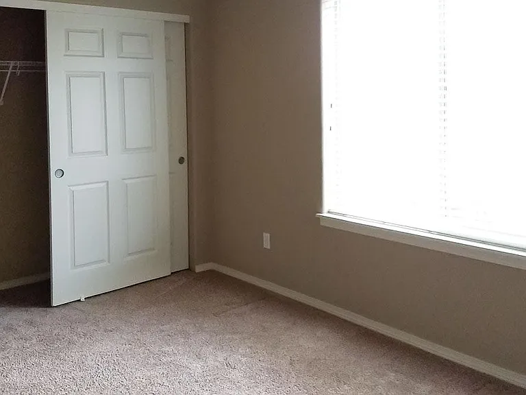 1400 NE Alexandria Pl — Photo 6