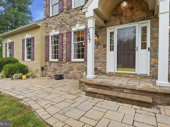 4th image of 2027 Oak Ave