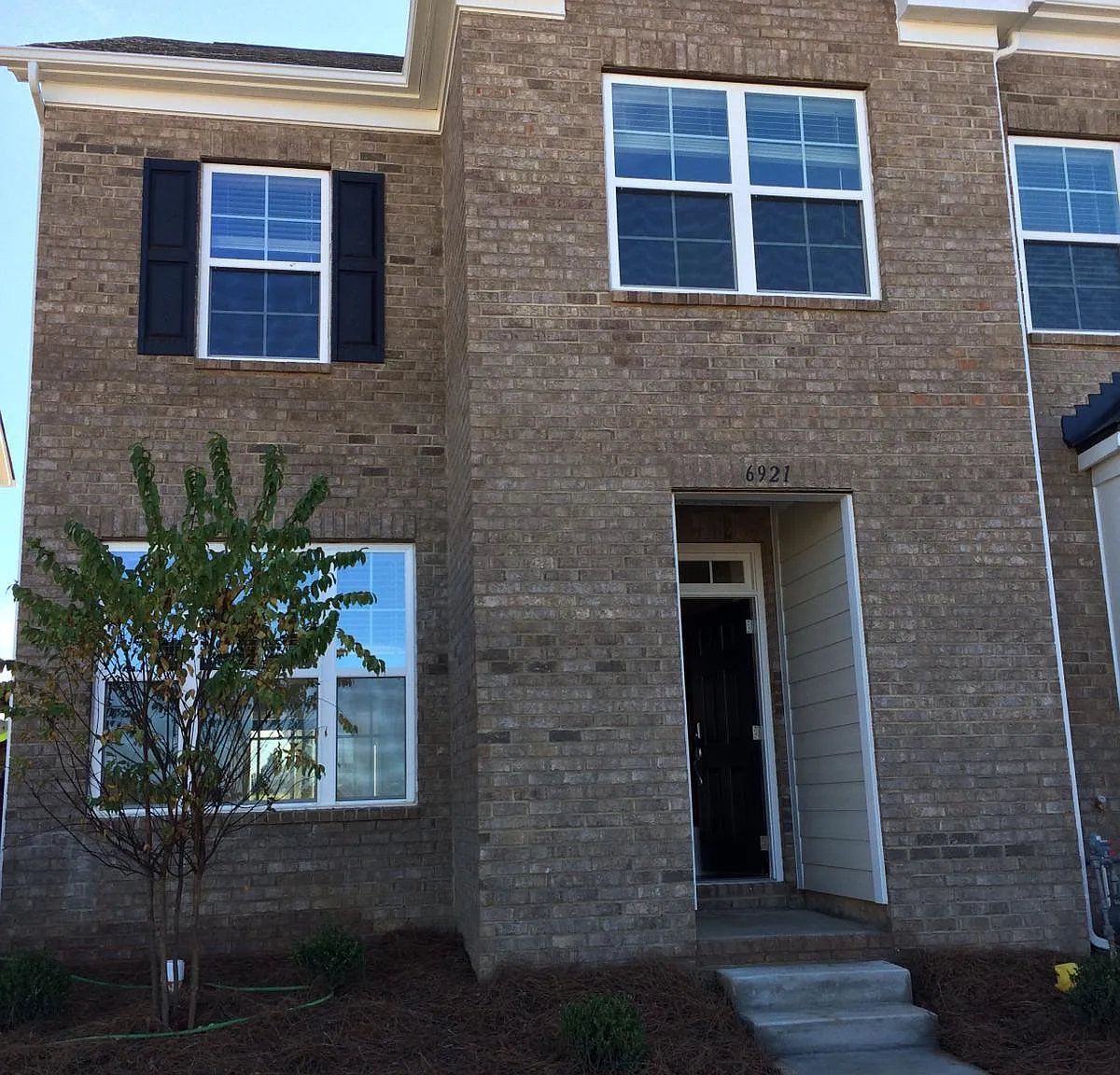 3 bed, 2.5 bath, 1344 sqft, $2,450 — Photo 2