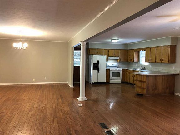 3rd image of 3705 Mockingbird Dr