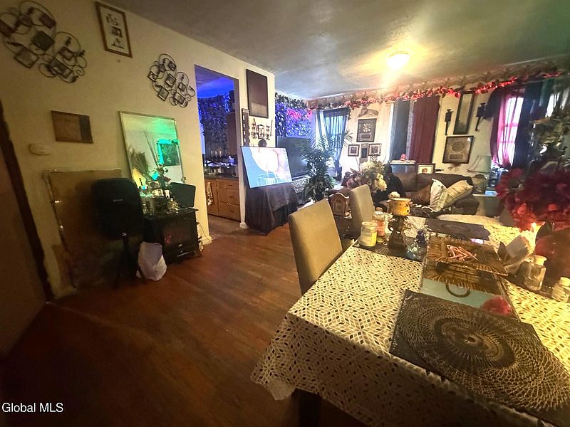 3rd image of 31 3rd Avenue
