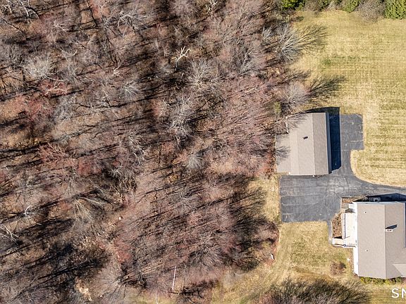 4th image of 101 Johnnycake Mountain Road