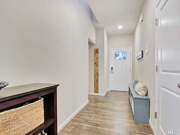 2nd image of 4079 Cameron Dr NE