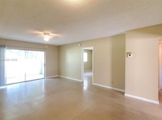 1050 Country Club Dr APT 202, Pompano Beach, FL 33063
