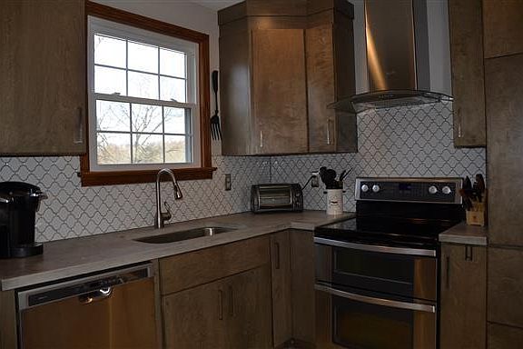 3rd image of 46 Peachtree St