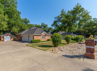 8925 Green Leaves Dr, Granbury, TX 76049