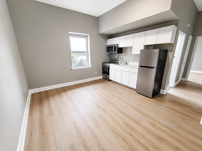 818 S Broom — Photo 9