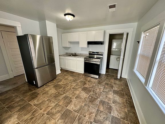 4th image of 1527 Coit Ave NE #2