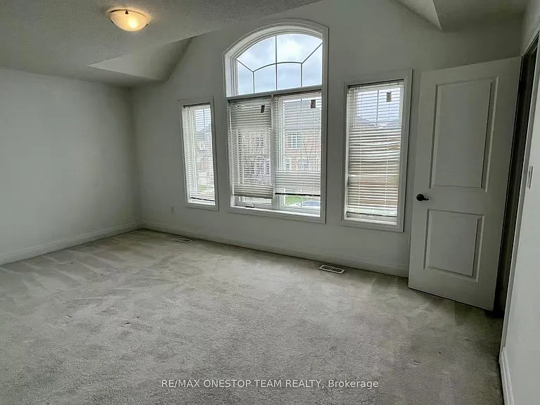 24 Pennine Dr — Photo 19
