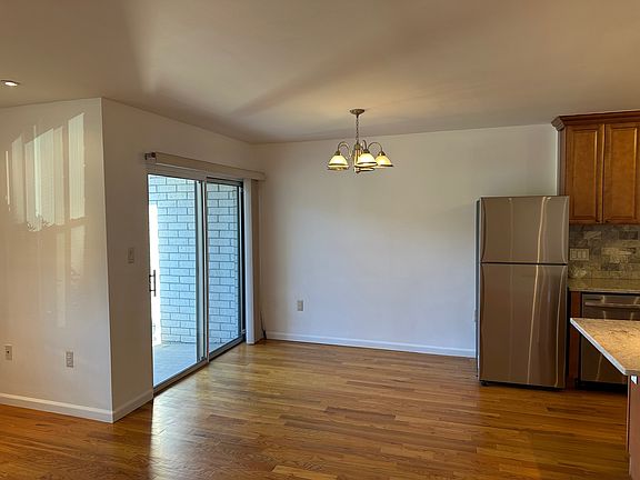 4th image of 1111 River Rd APT D5