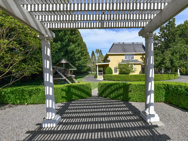 605 Pope St — Photo 17