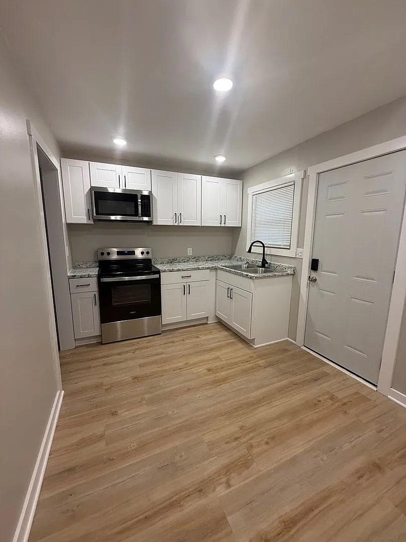 Freshly Updated 2 Bedroom Home with Finished Basement — Photo 3