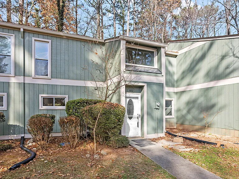 602 Dylan Ct — Photo 2