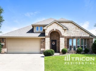 5453 Red Rose Trl, Midlothian, TX 76065