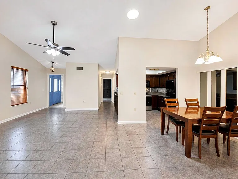 614 Lake Carolyn Cir — Photo 6