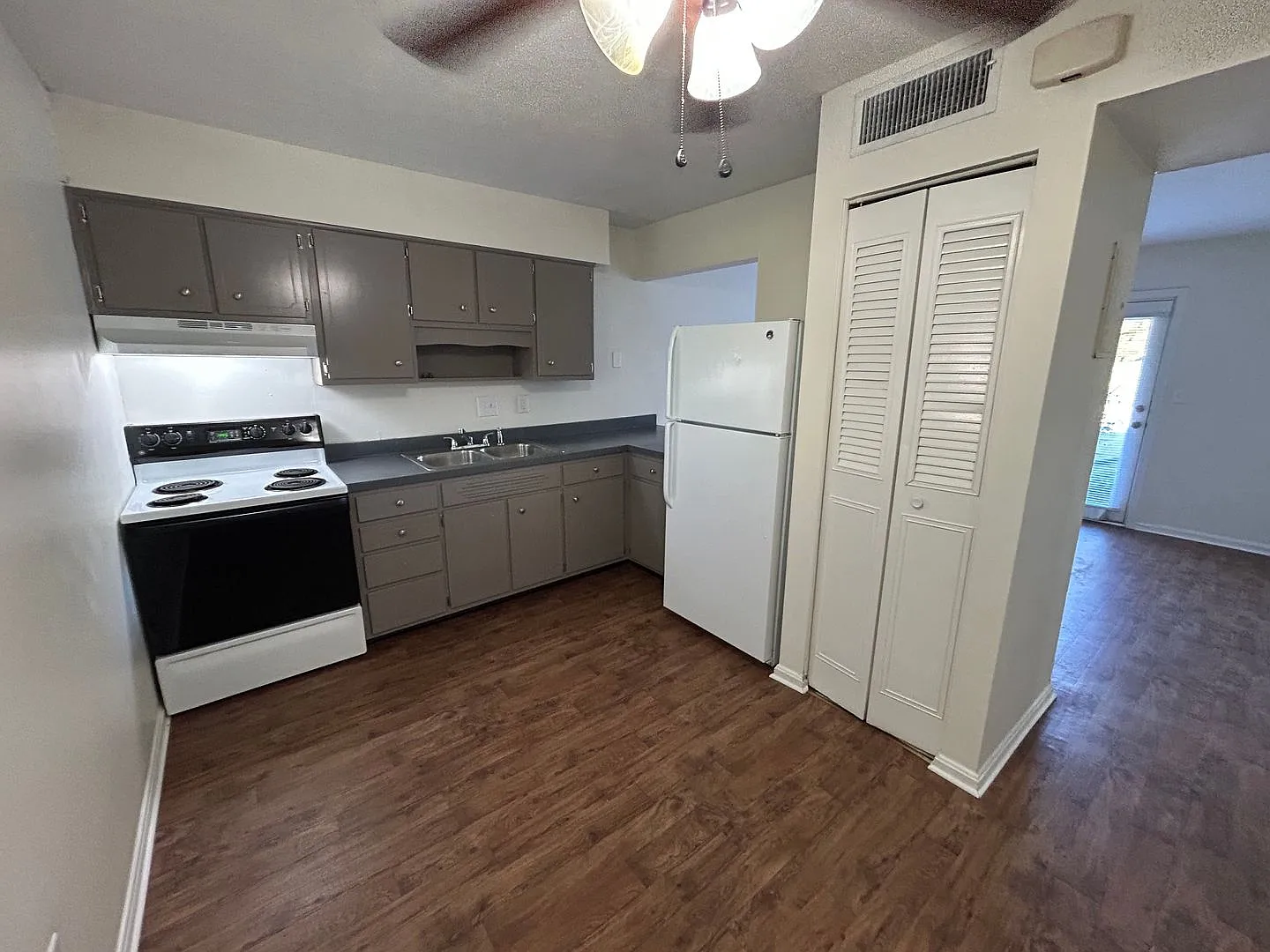 Creekstone Village — Photo 1