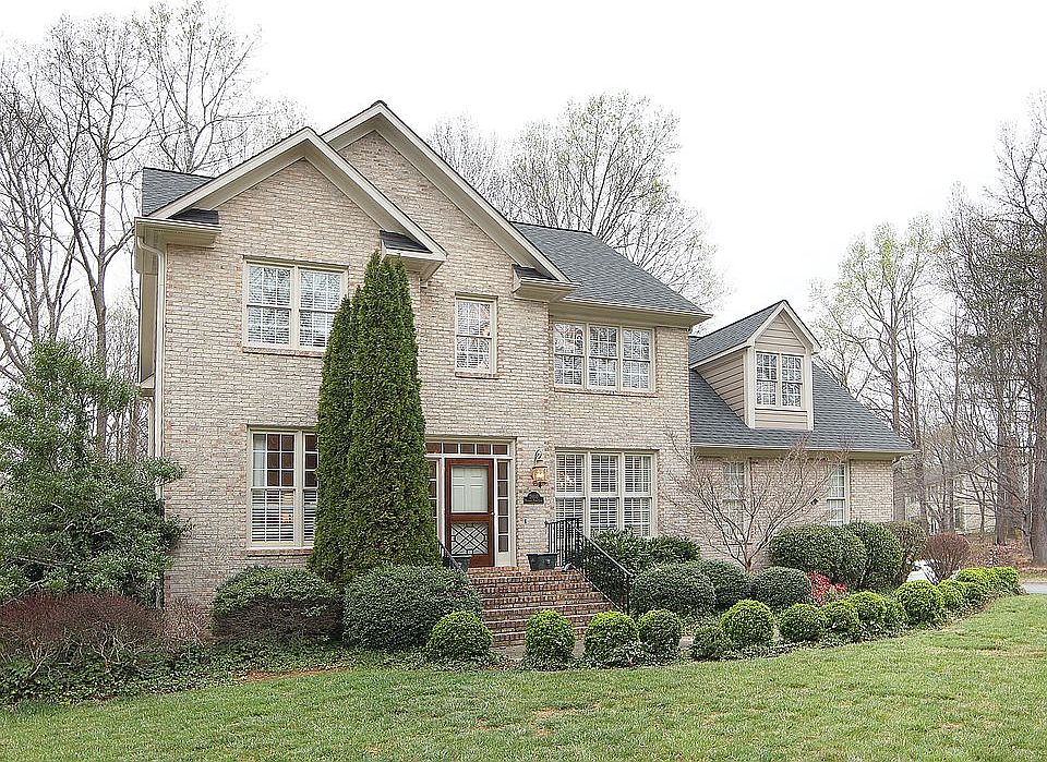 1st image of 2600 Regents Park Ln