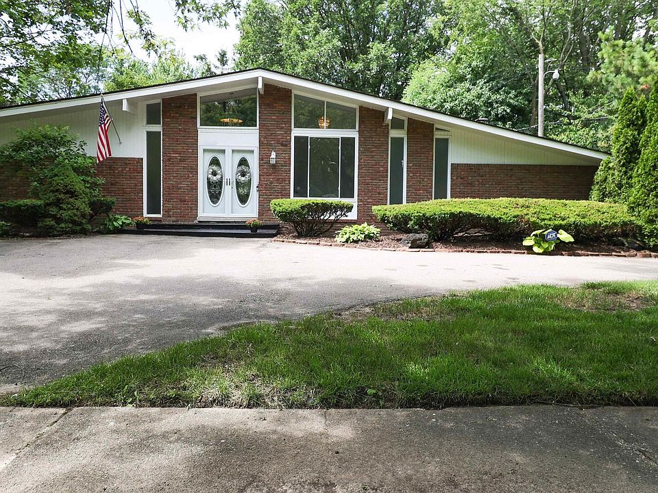 1st image of 17387 Cambridge Blvd