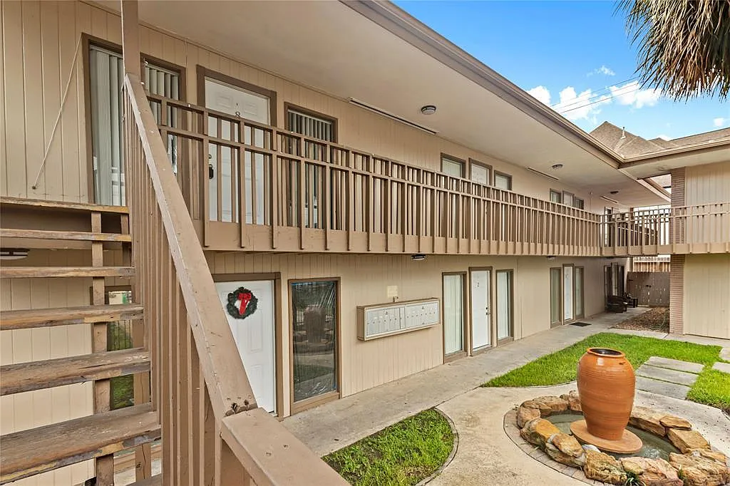4036 Bellefontaine - Unit 11 — Photo 3