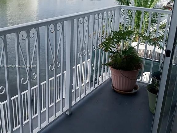 4th image of 8271 Crespi Blvd APT 6