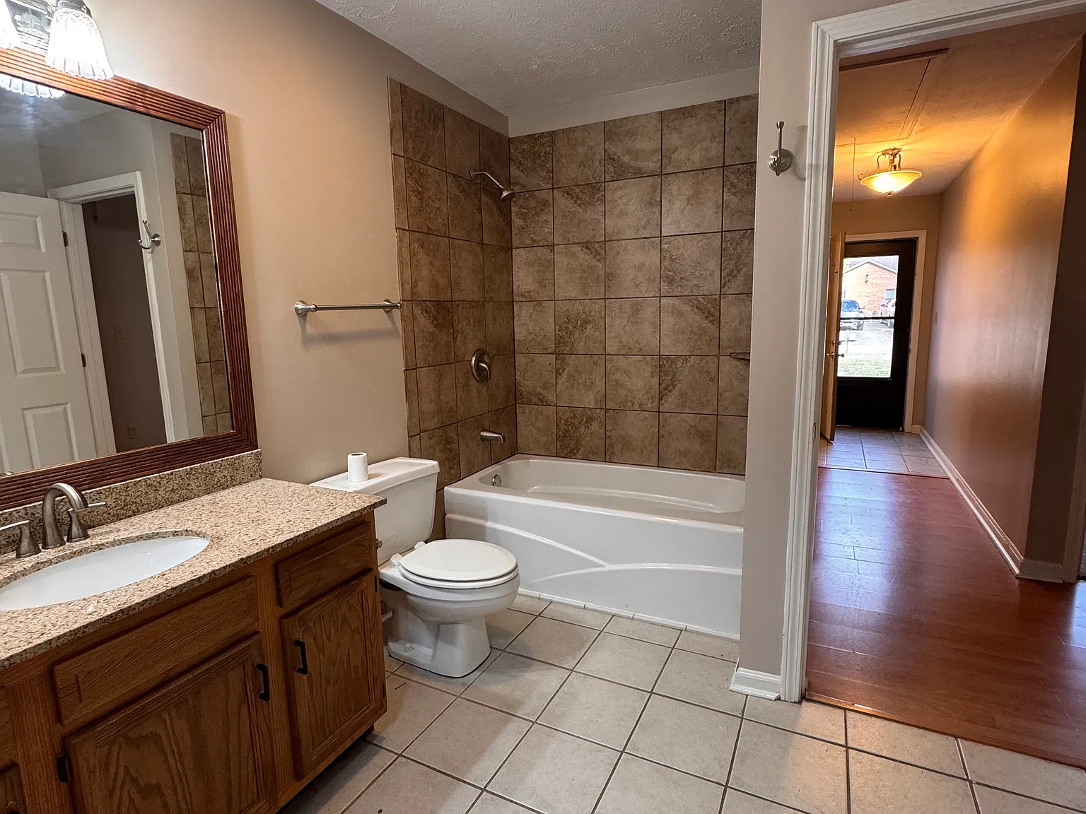 2 bed, 1100 sqft, $1,300 — Photo 4