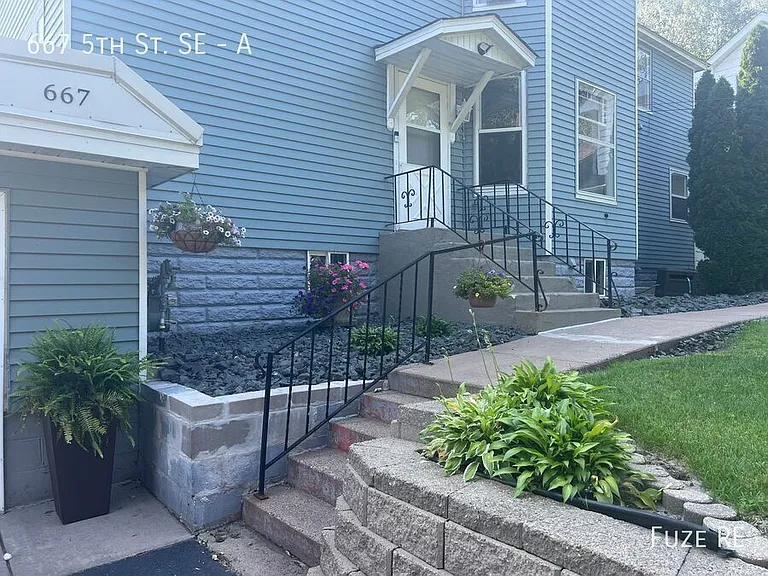 667 5th St SE #A — Photo 2