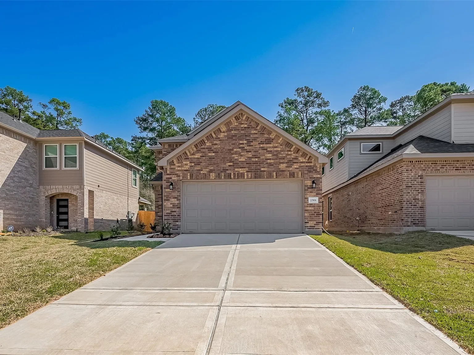 3 bed, 2.5 bath, 2562 sqft, $2,500 — Photo 2