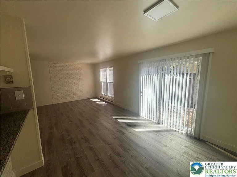 5 Stonewood Pl — Photo 7