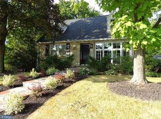 82 Maple Dr, Huntingdon Valley, PA 19006