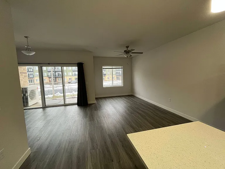 Cottage Grove Commons: 1400 N Windsor — Photo 40