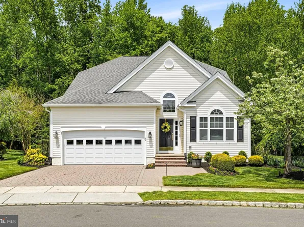 42 Huxley Cir, Marlton, NJ 08053