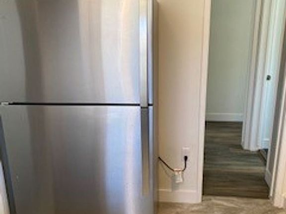 4th image of 4904 W 133rd St