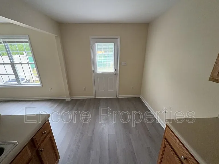 444 Anna St — Photo 4