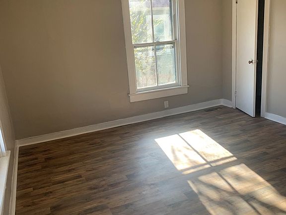 5th image of 411 Ross St