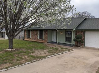 152 Mountain View Dr, Azle, TX 76020
