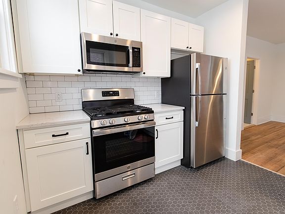 4th image of 226 1/2 45th St