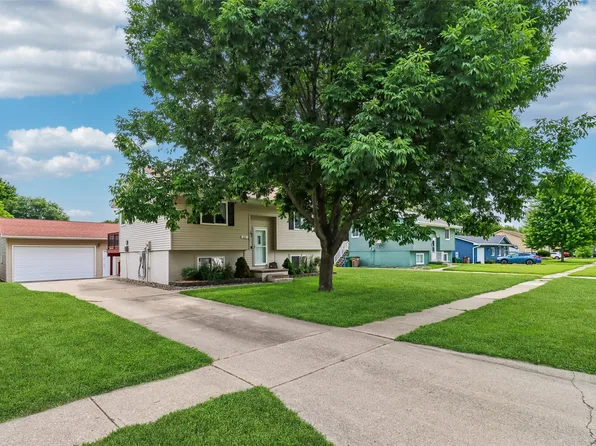 615 10th Ave NW, Altoona, IA 50009